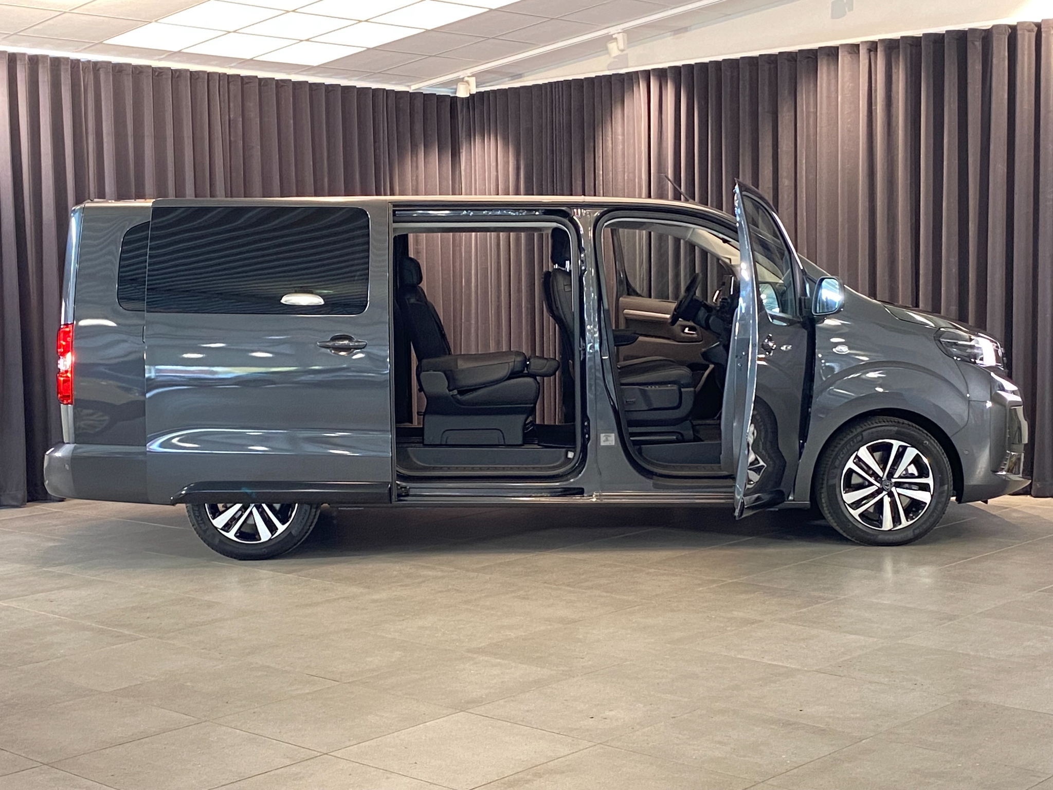 Peugeot Traveller 2026, bild 7/10