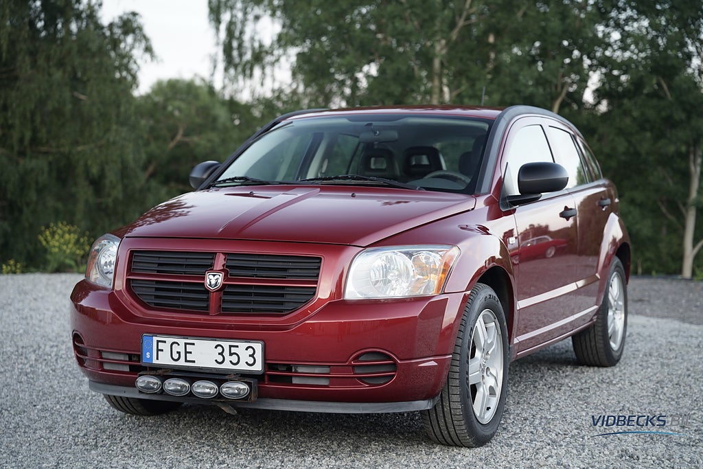 Dodge Caliber 2.0 CVT AUTOMAT NYBESIKTIGAD NYSERVAD 0,6 LITER/MIL 