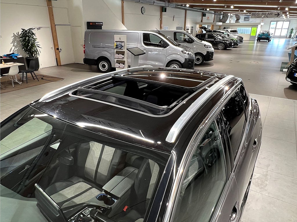 Bild på Peugeot 3008 GT Hybrid4 300hk Aut 4WD - PANO, NAVI, CARPLAY