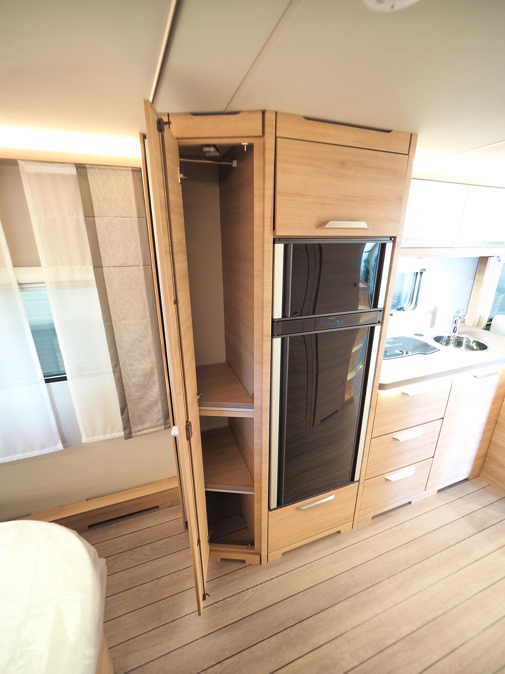 Knaus Südwind 650 UX 60 Year ALDE I Queenbed I 3,99% Ränta 2023
