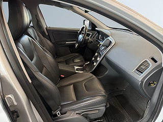 Volvo XC60 D4 AWD Geartronic Classic Summum S&V/Pano/Kamera/Dvärm – bild 10