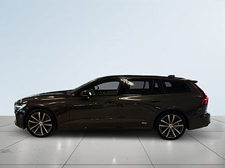 Volvo V60 PLUG-IN T6 AWD Plus Dark MOMS Drag B-kamera S&V-däck