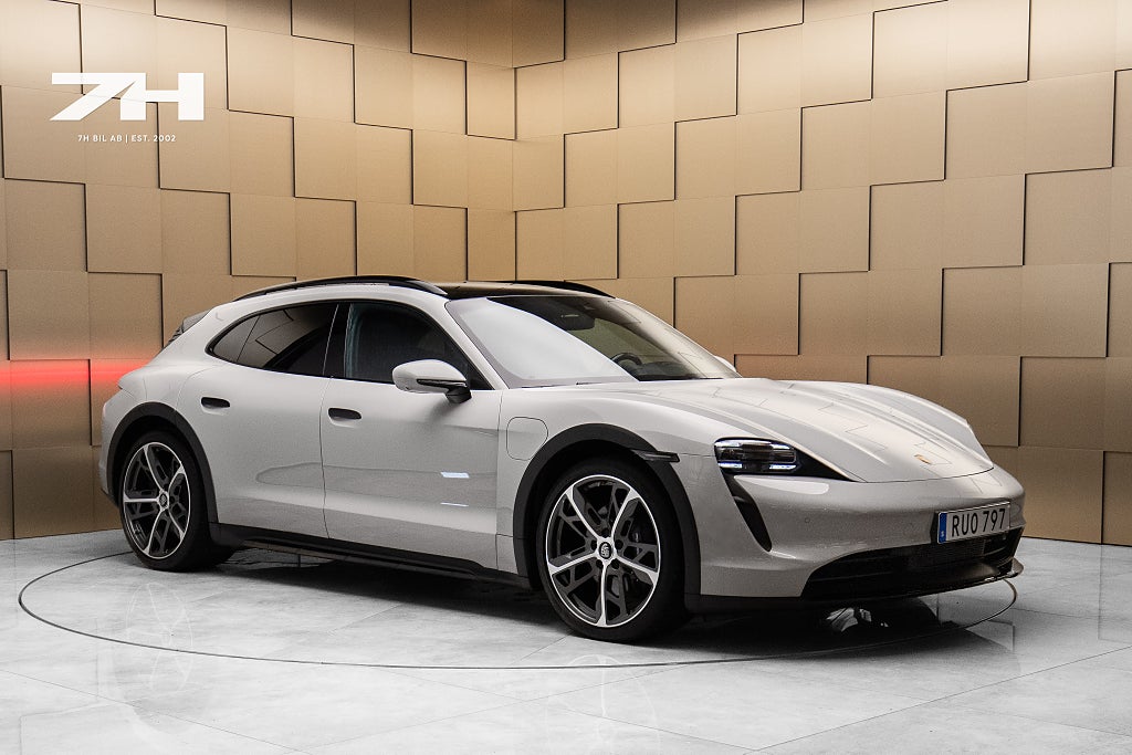 Porsche Taycan 4 Cross Turismo / P-Display / 18-väg / HuD /