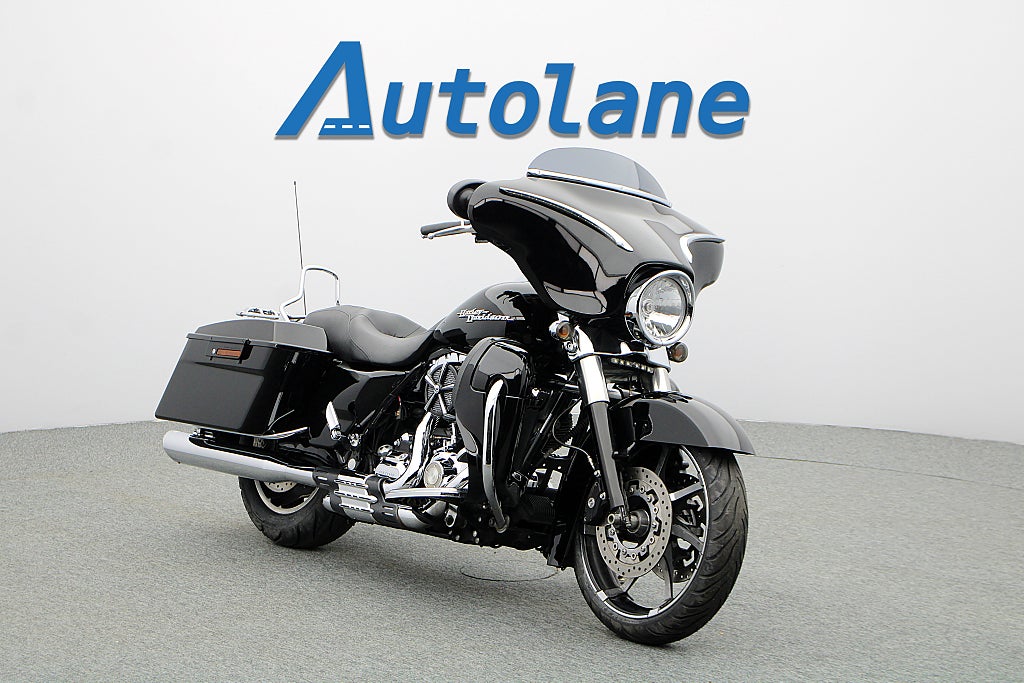 Harley-Davidson Street Glide *Nyservad, Nya däck, Vance & Hines 
