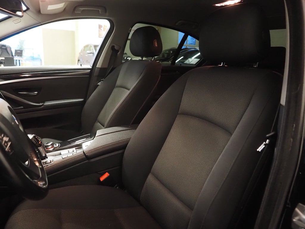 BMW 520d xDrive 184hk Sedan Automat P-Sensorer HiFi 2014