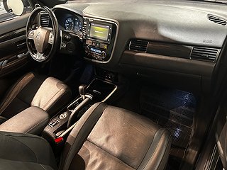 Mitsubishi Outlander 4WD 7-sits Onyx Pano 360° Drag S/V-hjul