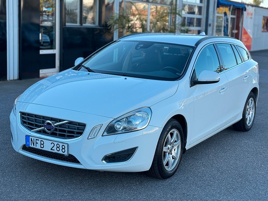 Volvo V60 D2 Powershift Momentum | Nyservad