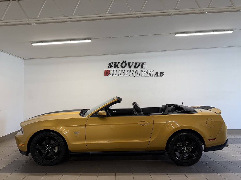 Ford Mustang GT V8 320hk Cabriolet/Nyservad/B-Kamera/Skinn/Nybesikt
