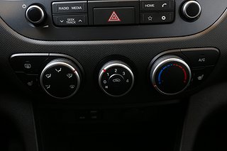 Halvkombi Hyundai i10 17 av 24