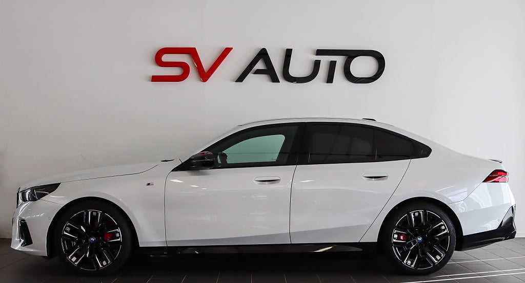 BMW i5 M60 xDrive Sedan MOMS M-Sport Kolfiber B&W Pano 360°