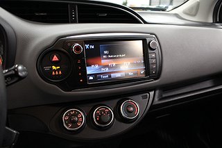 Halvkombi Toyota Yaris 18 av 19