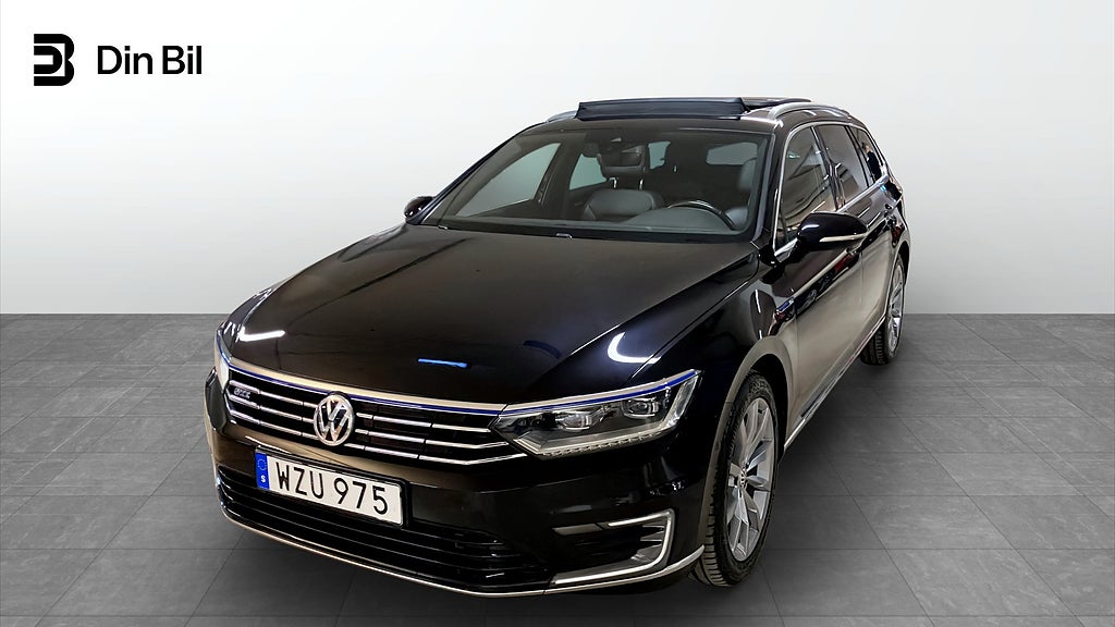 Volkswagen Passat GTE DSG Executive/ Panorama/ P-värmare/ Drag