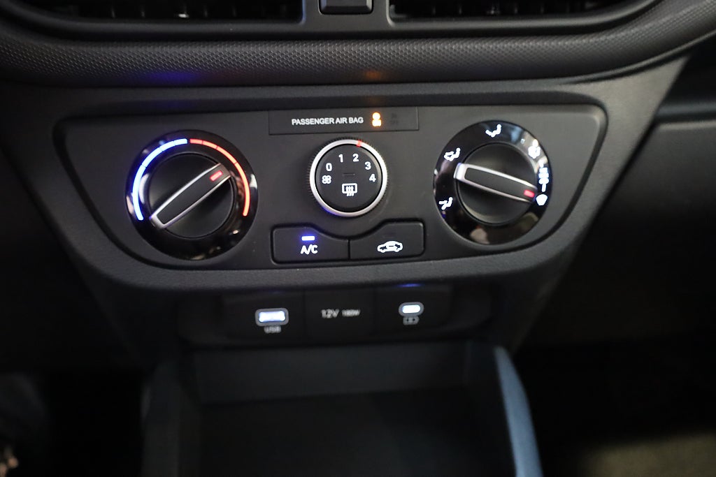 Hyundai i10 1.0 AUT Essential Kamera CarPlay Rattvärme Navi Leasbar 2025