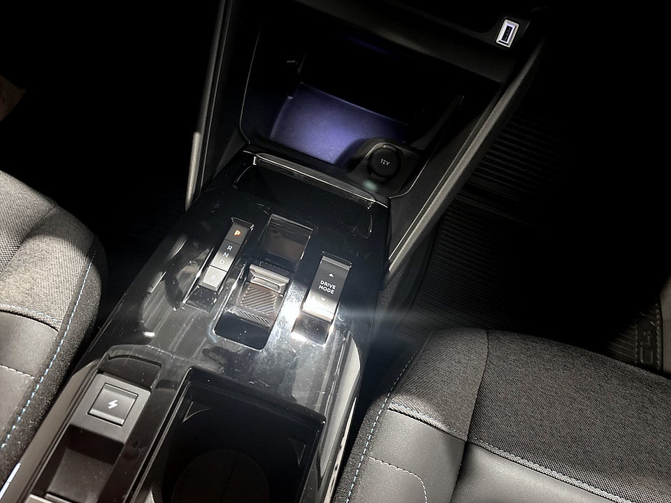 Bild på Citroen E-C4 Shine 50kWh 136hk Aut B-KAMERA CARPLAY