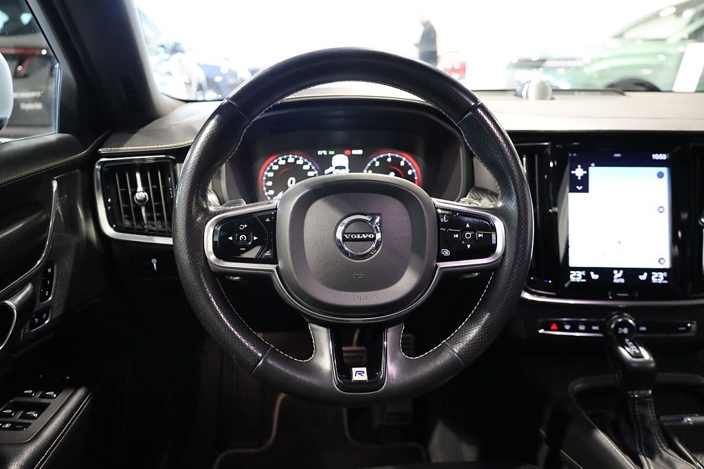 Volvo V90 T5 254hk R-Design Aut B&W Panorama 360°Kamera Navi 2017
