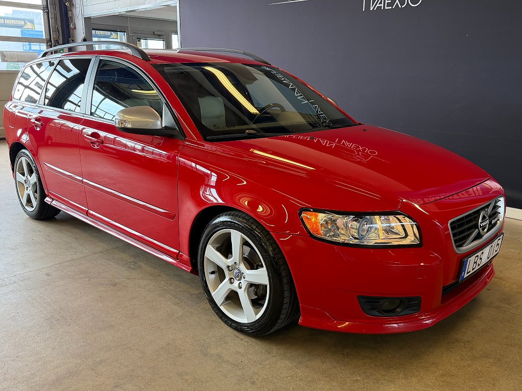 Volvo V50 D2 R-Design *LÅGMIL *DRAG* PDC* Riktigt snygg bil