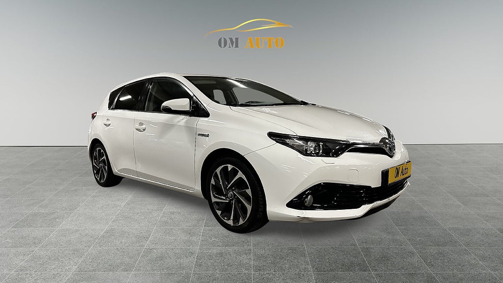 Toyota Auris Hybrid B-Kam S&V Däck Bluetoth