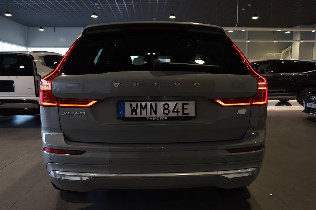 Volvo XC60 Recharge T6 AWD Geartronic Core Edition Drag Navi Moms