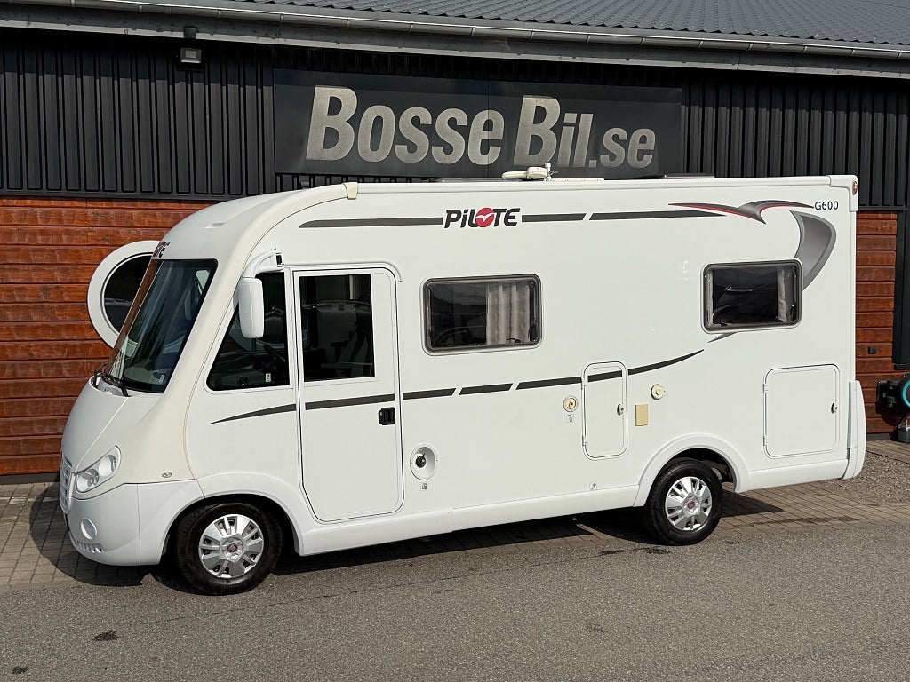 Pilote G 600 * 5,99m lång * 3500 kg * 4 sovplatser * Toppskick *