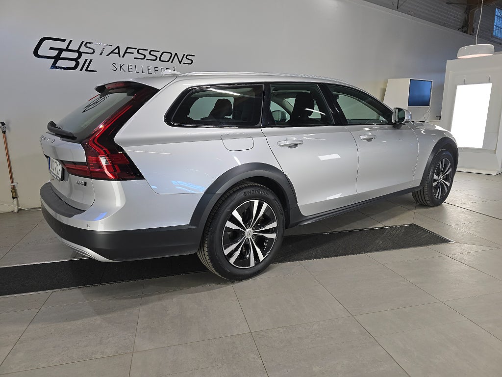 Volvo V90 Cross Country B4 AWD Momentum | V-hjul Drag Värmare VOC