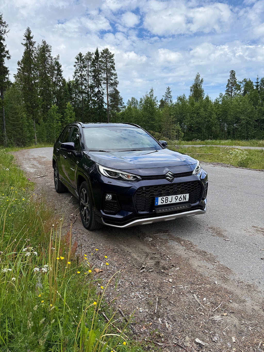 Suzuki Across 2.5 AWD PHEV 306hk - fullt utrustad och servad