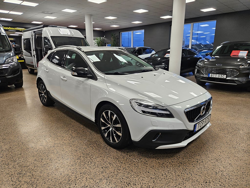 Volvo V40 Cross Country T3 Geartronic Kinetic / VOC / Värmare / Euro 6 / 152 hk