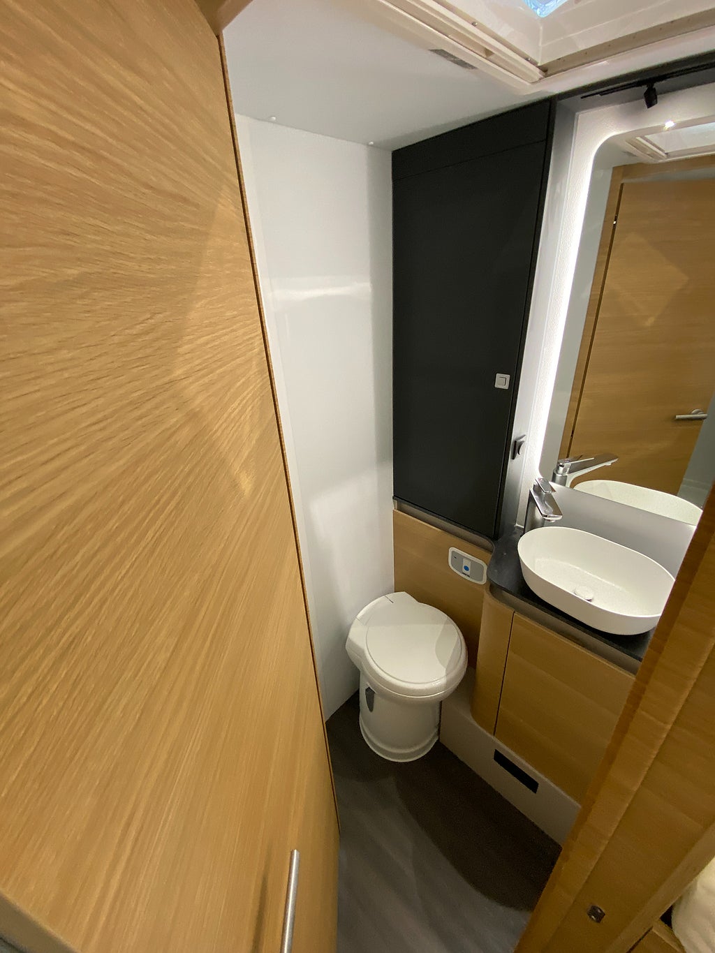 Adria Matrix 670 SL 60 Y / Vårmässa 20–22 mars – Påfyllt lager! - Adria