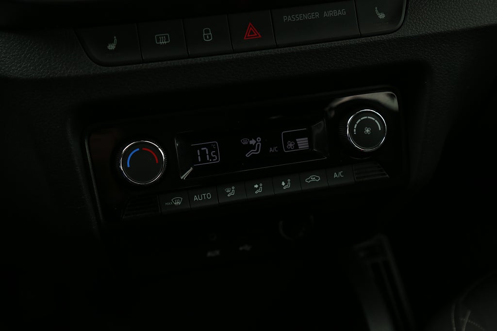 Skoda Fabia 1,2 TSI 90hk Style Kombi Motorvärmaren 2017