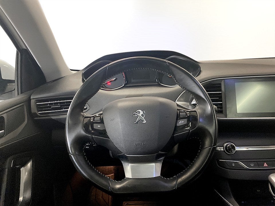 Bild på Peugeot 308 SW Allure 1.2 PT 130hk - PANO, P-SENSORER