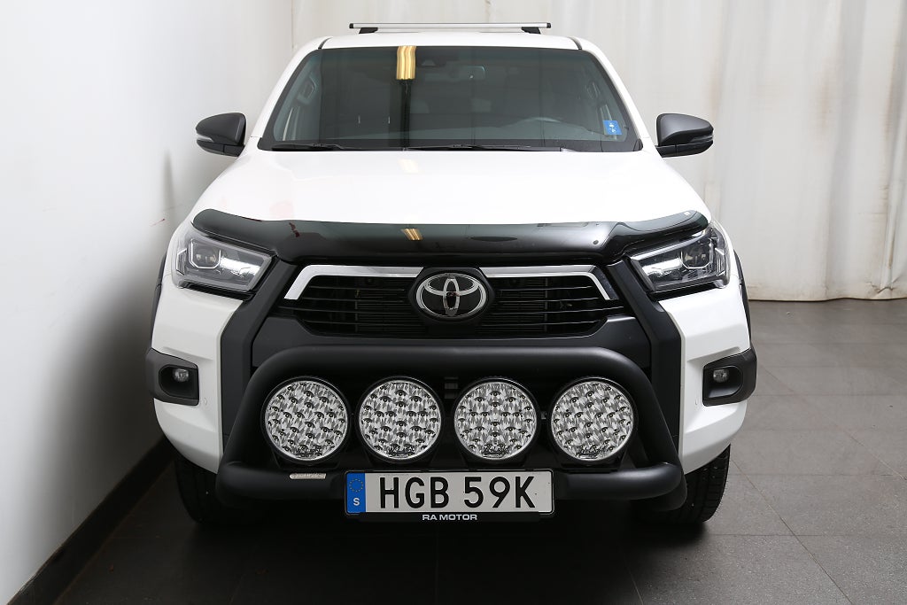 Toyota Hilux Dubbelhytt 2,8 MHEV 204hk Invincible 4WD Flak/Kåpa Moms