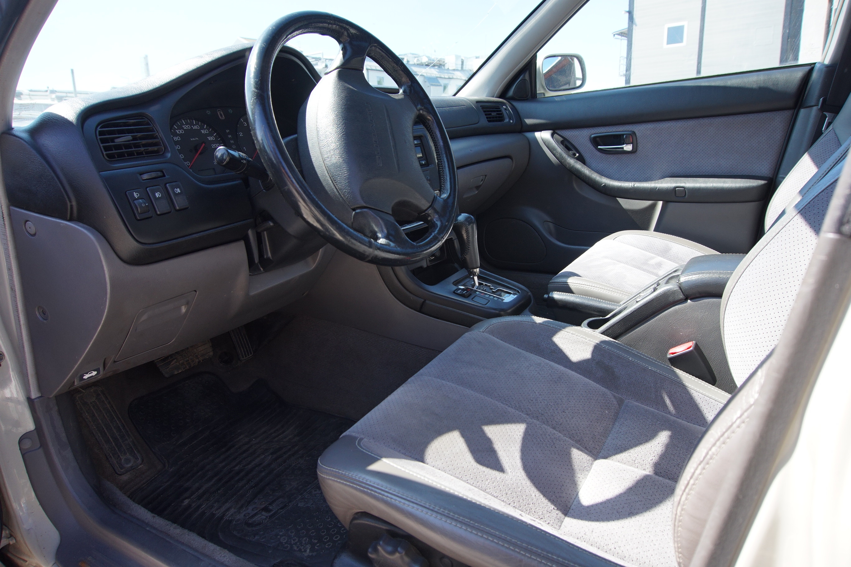 Subaru Legacy Wagon 2.5 1999, photo 6/37