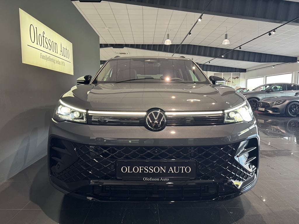 Volkswagen Tiguan 2.0 TDI 4Motion R-Line Panorama Harman Kardon Värmare - bild 16