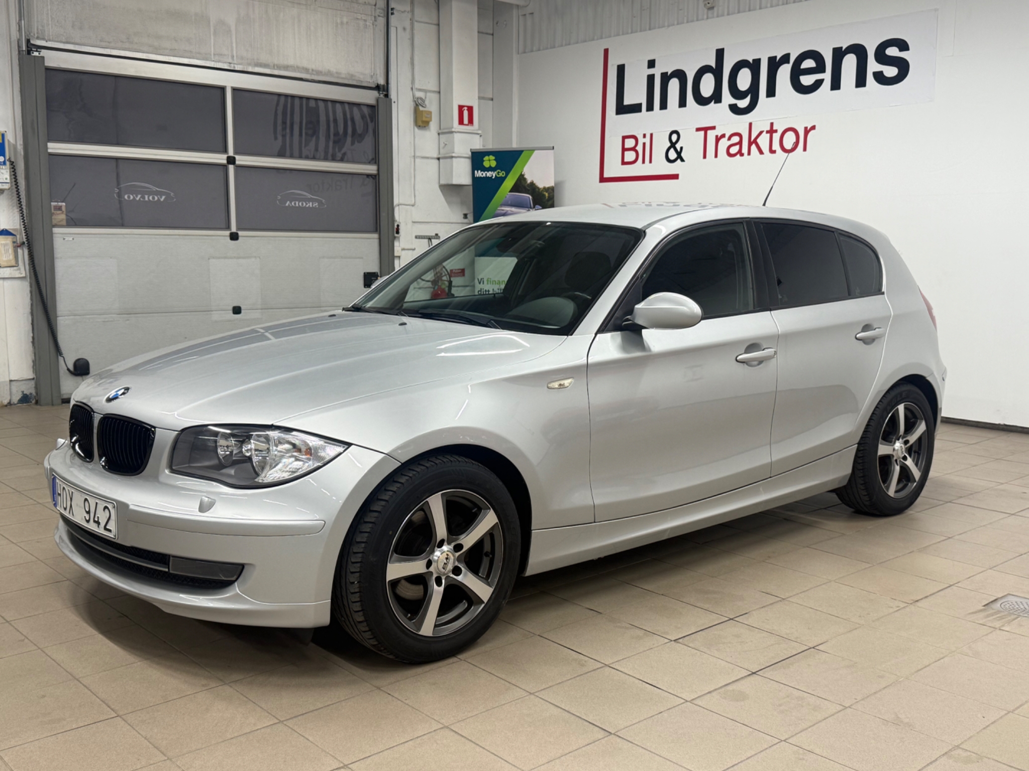BMW 118 2009, bild 2/44