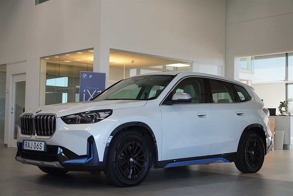 BMW iX1 xDrive30 Innovation xLine DAP Elstol Minne Drag | Ränta 3,99%