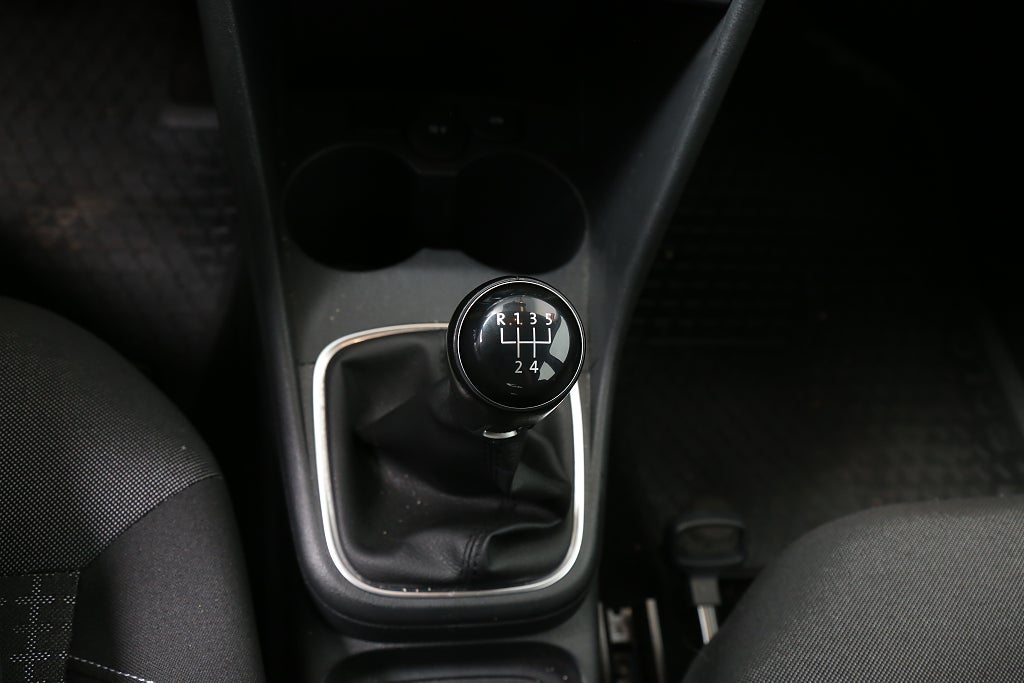 Volkswagen Polo 1,2 TSI 90hk 5-dörrar Pluspaket Farthållare P-sensor 2017