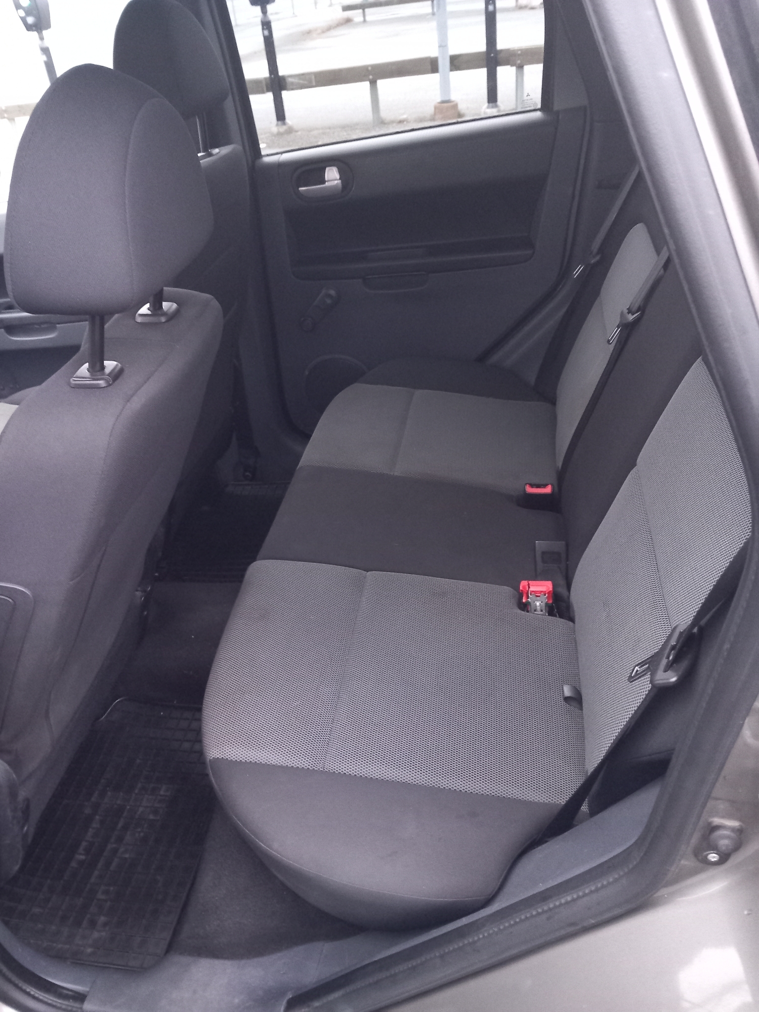 Mitsubishi Colt 5-dörrar 1.3 MPI 95hk 2010, bild 4/37