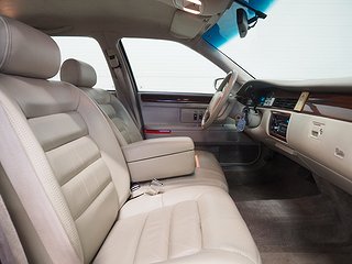 Sedan Cadillac De 12 av 27