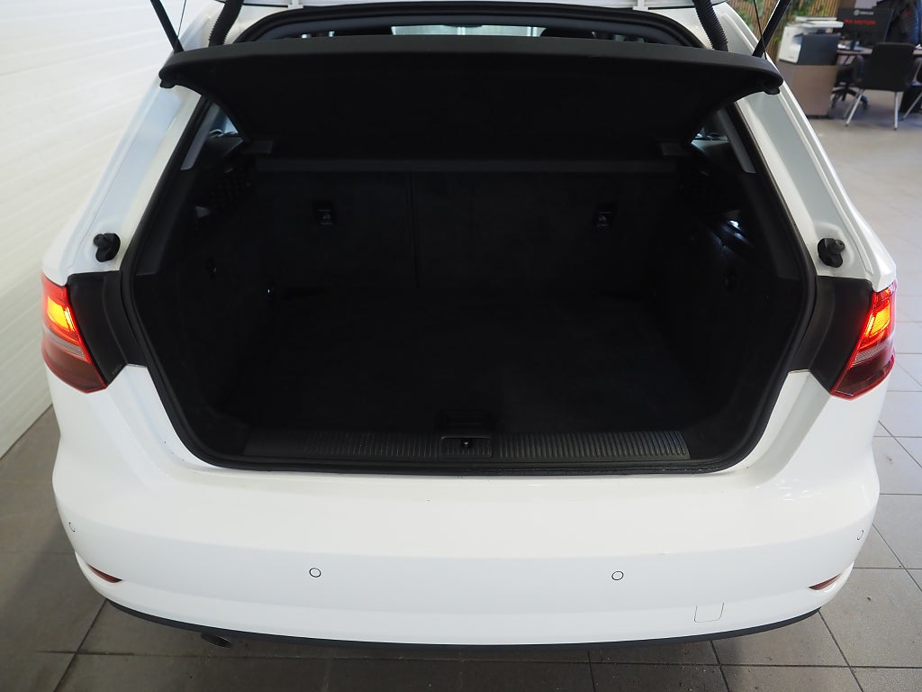 Audi A3 SB 30 TFSI Proline P-Sensorer Adaptiv Farthållare 2019