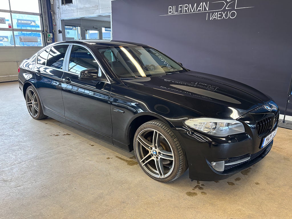 BMW 520 i Sedan *Dragkrok & Parksensorer* /Snygg bil
