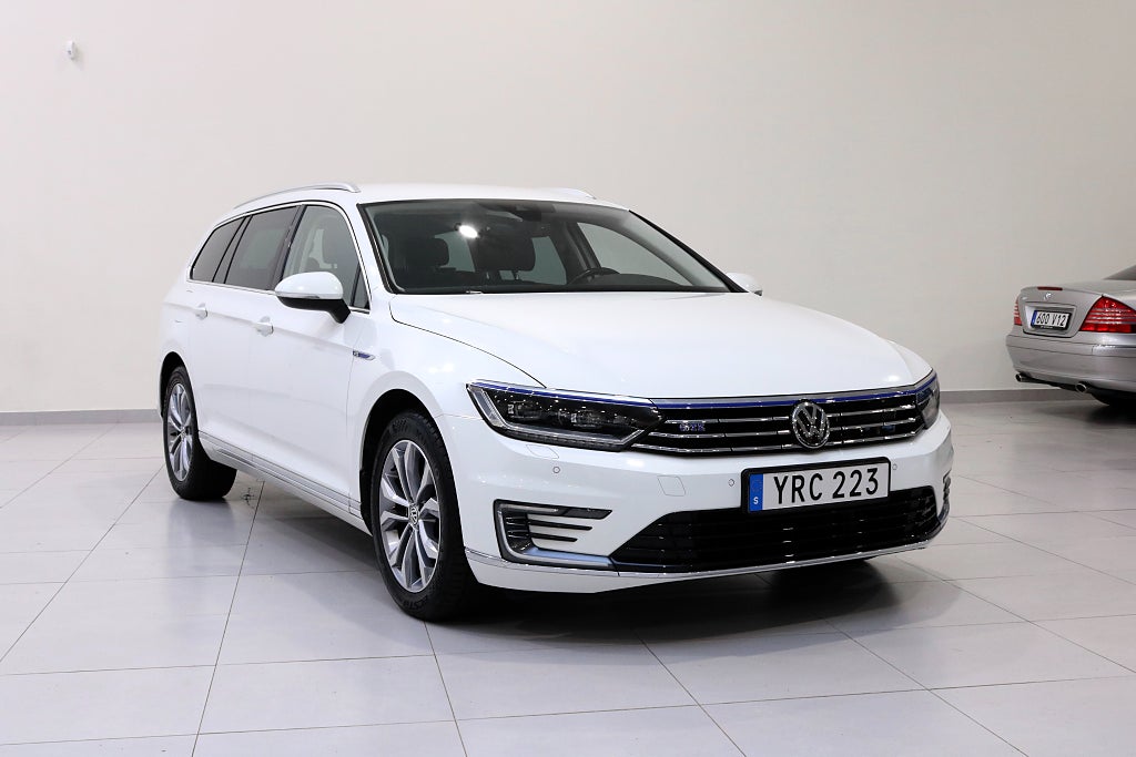 Volkswagen Passat Variant GTE 1.4 TSI / Drag / Värmare / ACC / Keyless 