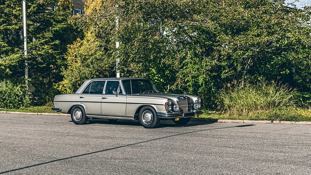 Den fina Mercedesen har en gång i tiden tillhört Formel 1-esset Ronnie Peterson. Foto: Collecting Cars