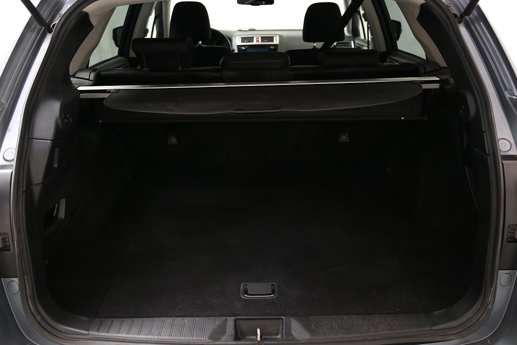 Subaru Outback 2,5i 175hk Base AWD Aut Extraljus Motorv Drag 2017