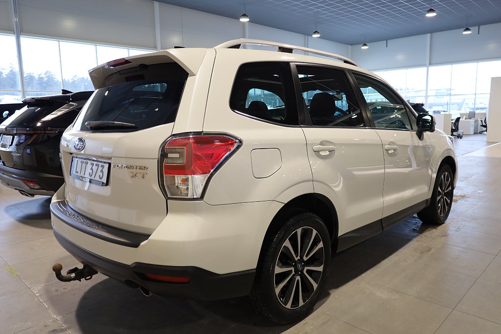 Subaru Forester 2.0 4WD XT 240 HK Drag M-Värme Pano Navi H&K Kamera 2018