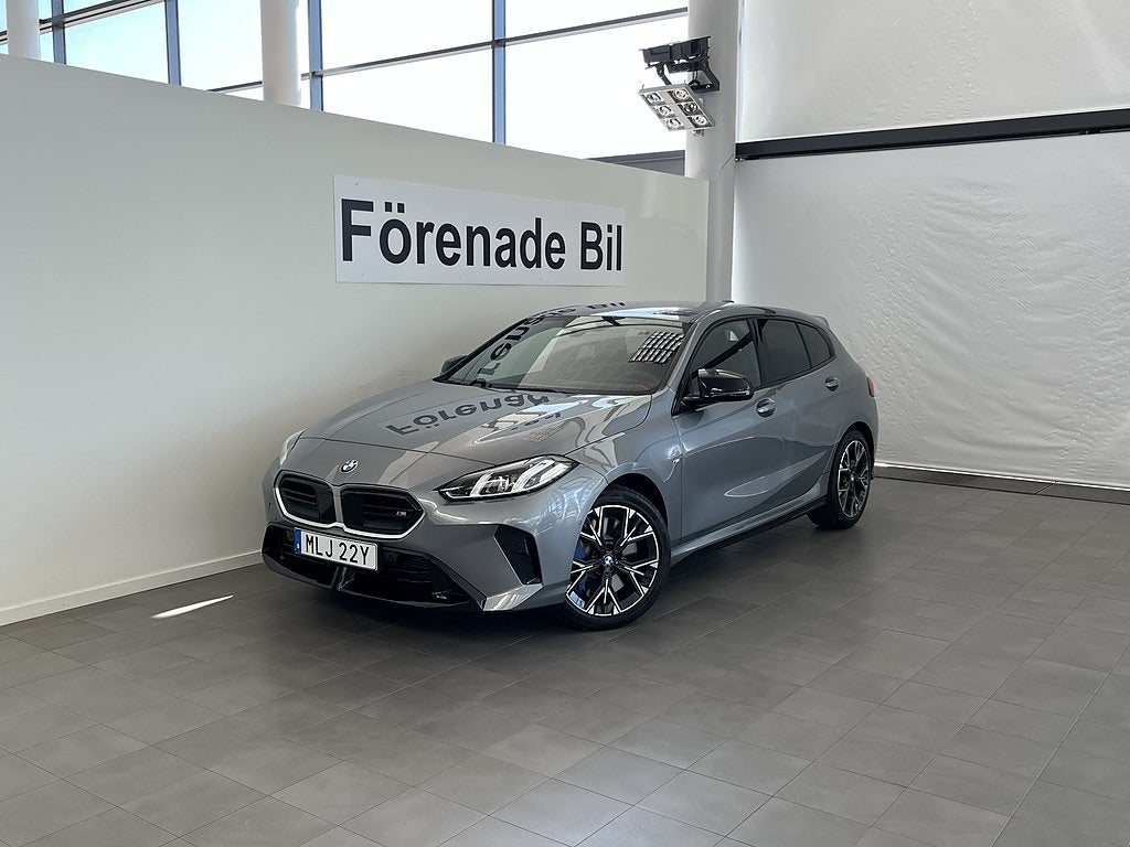 BMW M135i xDrive fr. 4.153 kr/mån H/K 18" Rattvärme Sportstolar 