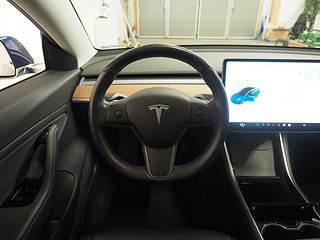 Sedan Tesla Model 3 15 av 19