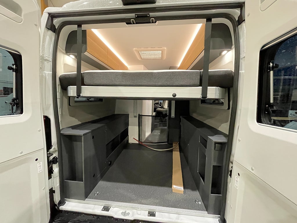 Adria Twin 640 SGX /Automat /höj & sänkbar säng/Multimedia/ - Adria