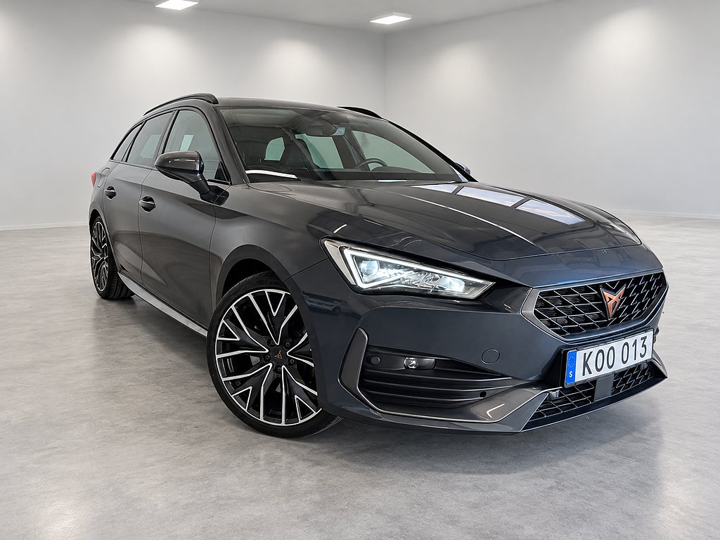 Cupra Leon Sportstourer e-Hybrid 245hk Pano Kamera Cockpit CarPlay