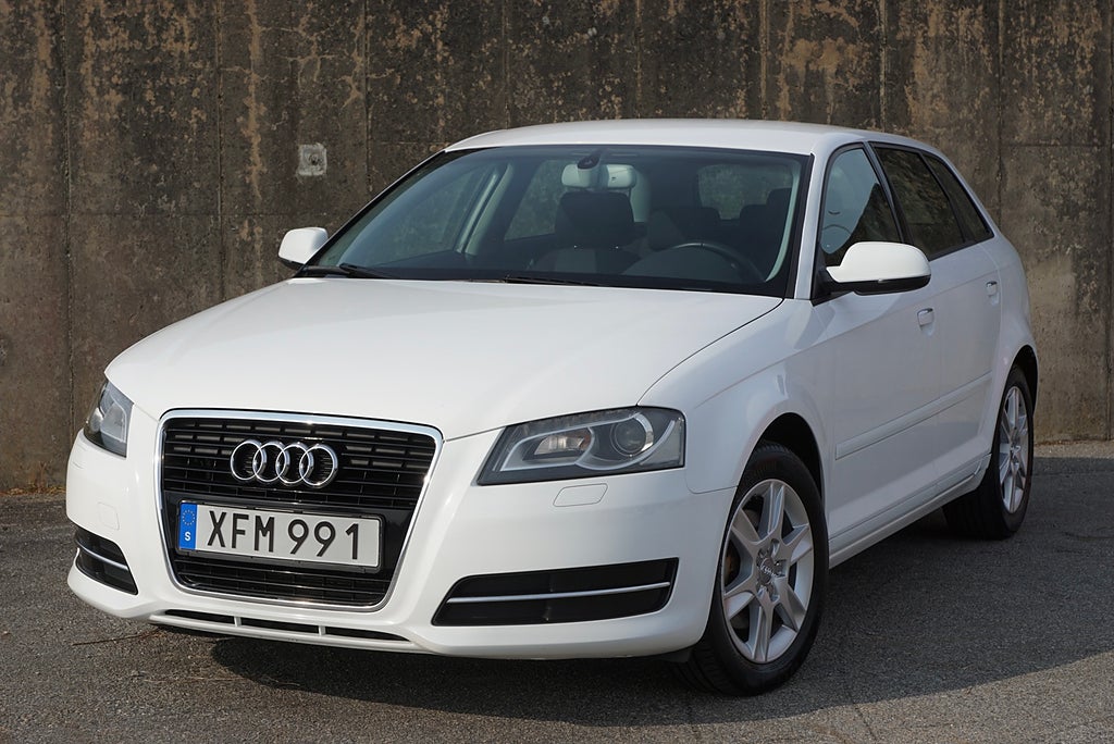 Audi A3 Sportback 2.0 TDI 140hk|Drag|1311kr Årskatt|S/V-hjul|