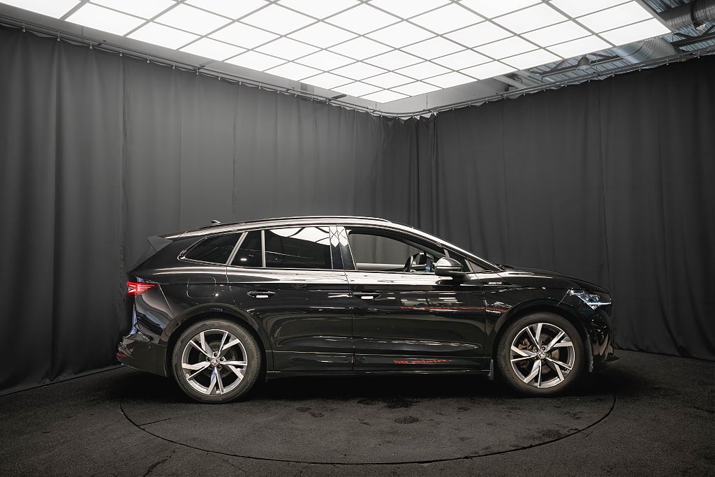 Skoda Enyaq iV 80 SPORTLINE DRAG KAMERA VÄRMEPUMP 1-ÄGARE MOMS