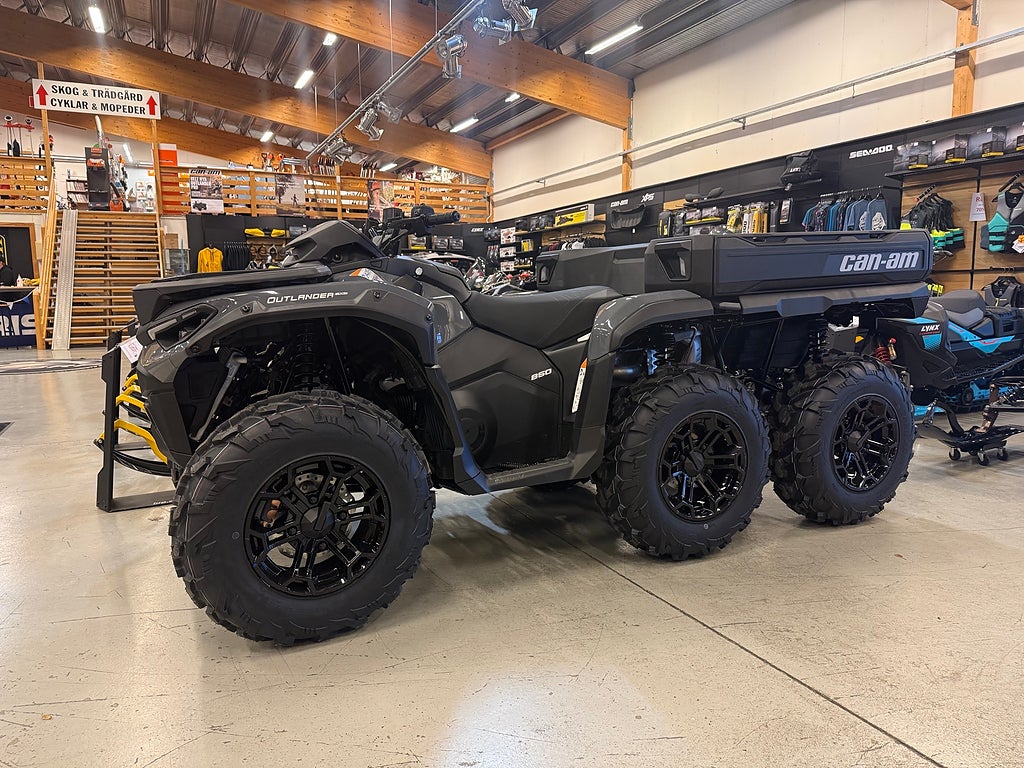 Can-Am  Outlander 6X6 DPS T 850 Nu i butik!